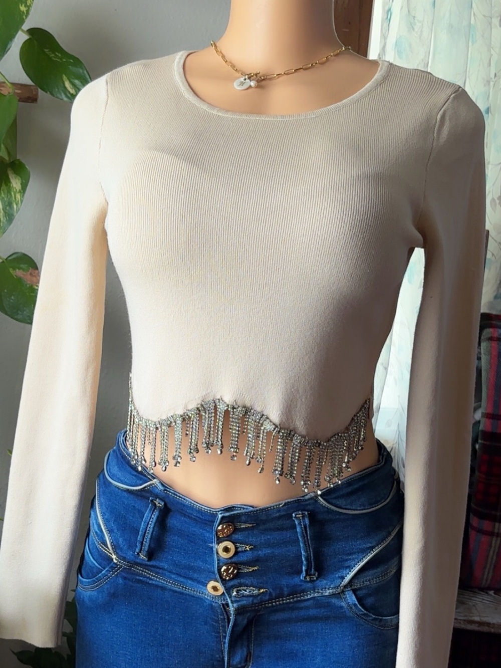 Beaded Fringe Cream Long-Sleeve Crop Top with Colombian jeans outfit